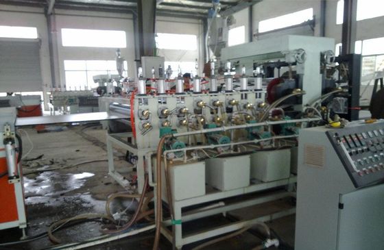 Wysokowydajna linia do produkcji płyt PVC FOma, maszyna do produkcji płyt z pianki PVC do dekotacji