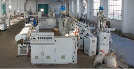 Maszyna do wytłaczania miękkich rur wzmacniających włókna PVC do procesu wytłaczania rur z tworzyw sztucznych