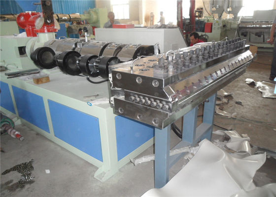 Maszyna do produkcji tworzyw sztucznych z drewna do linii produkcyjnej spienionego PVC, maszyna do wytłaczania płyt pcv