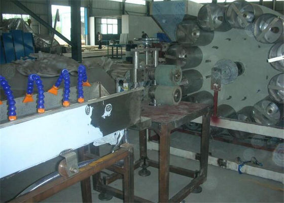 Produkty PVC Garden Line, linia do wytłaczania tworzyw sztucznych Maszyna do produkcji rur wzmocnionych włóknem PVC