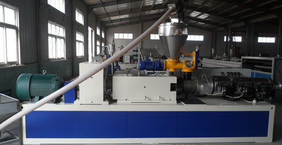 Wysokowydajna maszyna do produkcji podłóg i ościeżnic z PVC, podwójna śruba