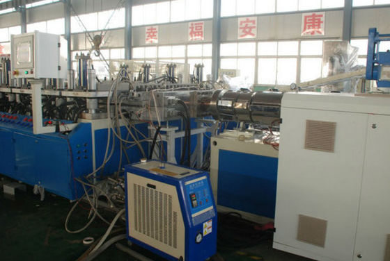 Linia do produkcji plastikowych płyt WPC Automatyczna maszyna do produkcji arkuszy WPC Podwójna śruba