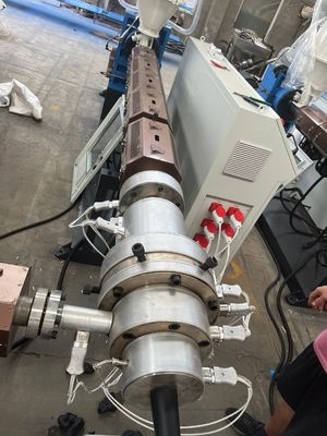 Dobra cena. HDPE PE PP PPR Rurociąg gazowy Rutociąg wodny Linia produkcyjna jednokrętowego wytłaczacza plastikowego w Internecie