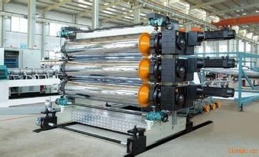 Dobra cena. Linia do wytłaczania plastikowych płyt ABS / PMMA do artykułów papierniczych / lodówek w Internecie