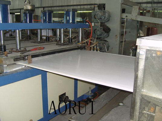 Dobra cena. Pavilion Decorative Foam Sheet Extruder Maszyna do wytłaczania WPC w pełni automatyczna w Internecie