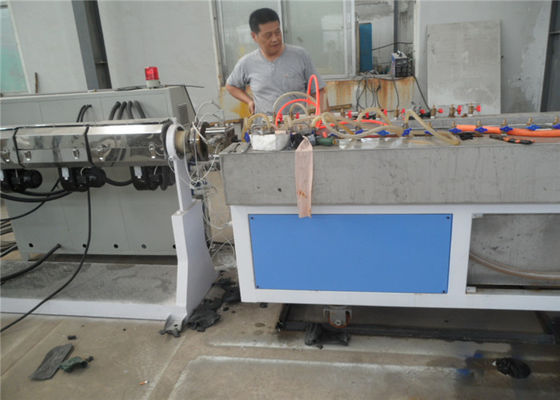 Dostosowana linia wytłaczania profilów plastikowych zaawansowana technologia przetwarzania Port Qingdao