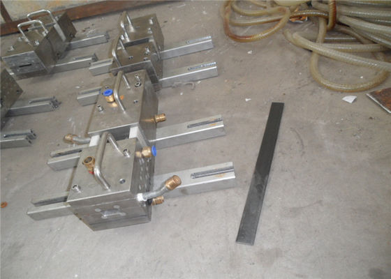 PVC WPC Profile Machine WPC PVC Window Door Plastic Profile Production Line Z dwoma śrubokrętami