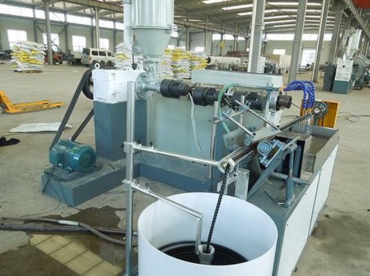 Dobra cena. Automatyczna linia do produkcji rur falistych, wytłaczarka z pojedynczym ślimakiem węża hydraulicznego Sprial ochronna w Internecie