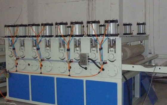 Dobra cena. High Speed ​​WPC Foam Board Machine Linia do wytłaczania drewna z tworzywa sztucznego 0 ~ 2,5 m / min w Internecie