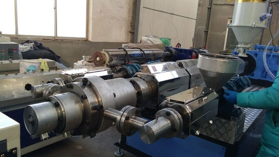 Rolnicza linia do wytłaczania rur z tworzyw sztucznych LDPE MPP 500 kg / h do dostarczania gazu