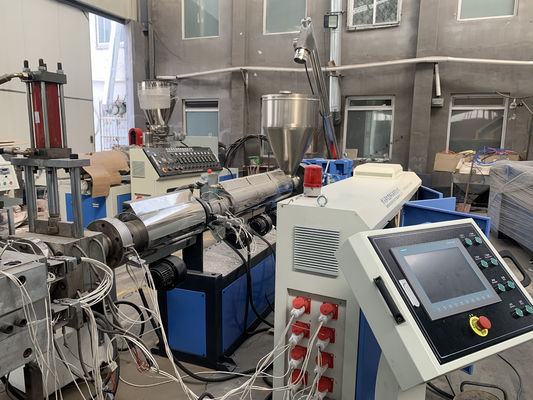Dobra cena. Linia do wytłaczania plastikowych płyt z podwójną śrubą Wytłaczarki z pianki PVC do produkcji 380V w Internecie